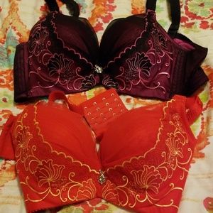 2 beautiful sexy bras 40C